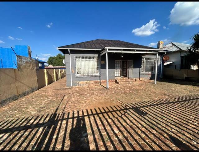 4 BEDROOM HOUSE FOR SALE IN SPRINGS CENTRAL